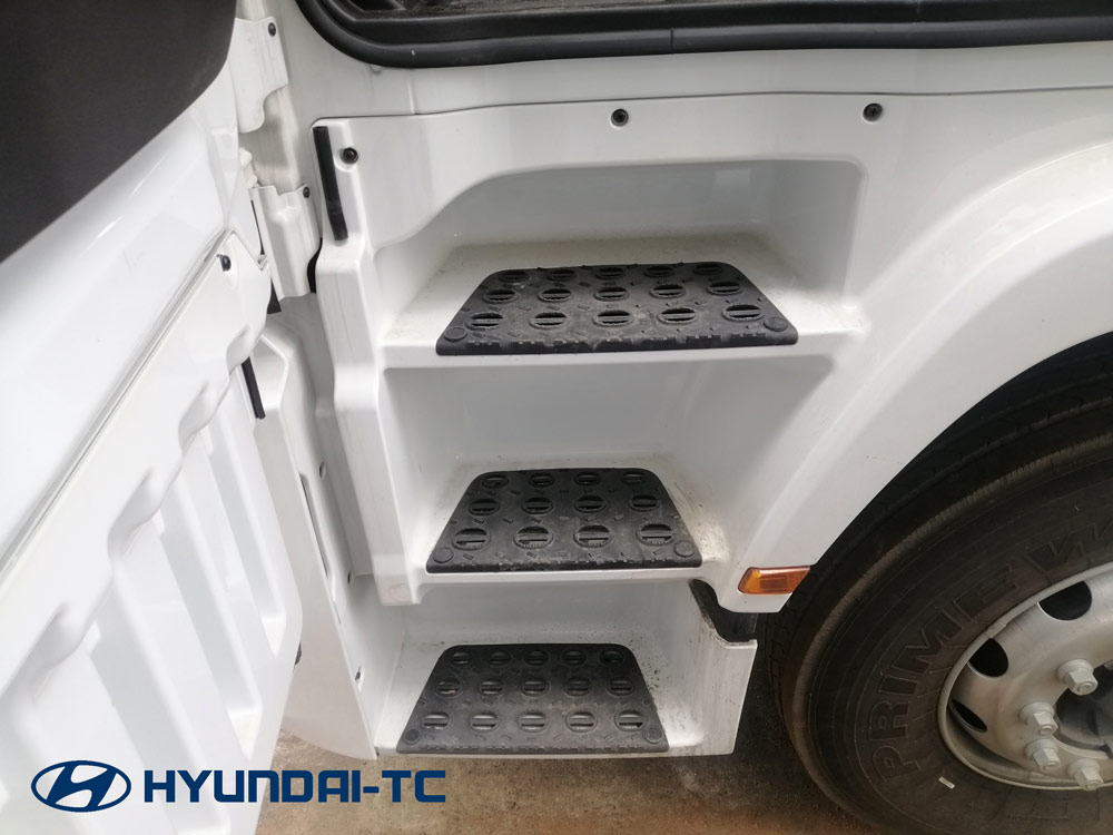 bac_thang_len_xuong_xe_dau_keo_xe